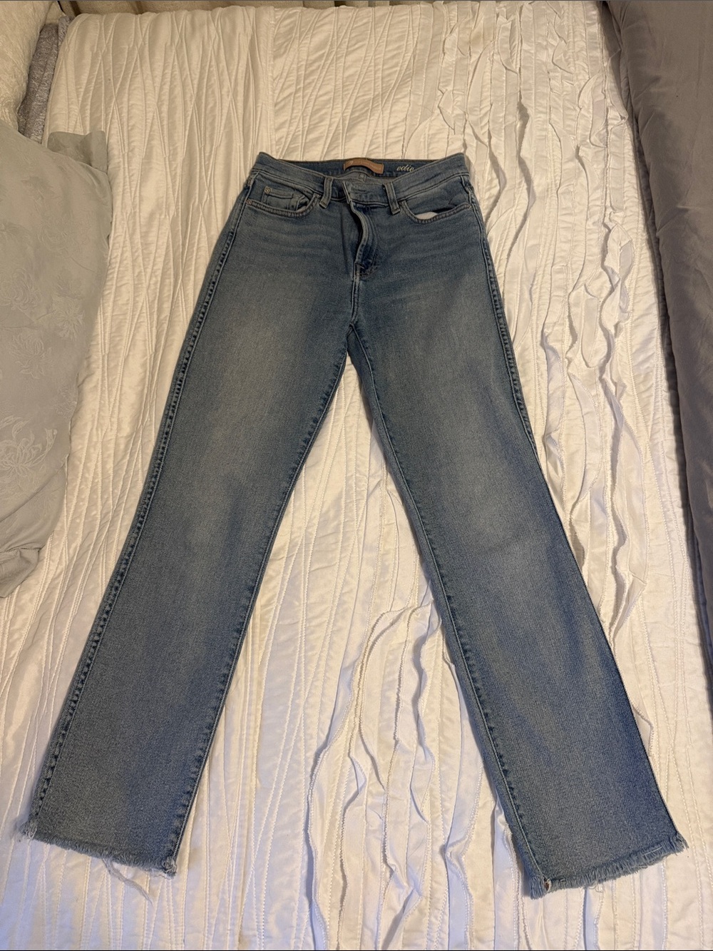 EUC, like new. 7 for all mankind Classic High-Rise Straight Jeans/ the Edie